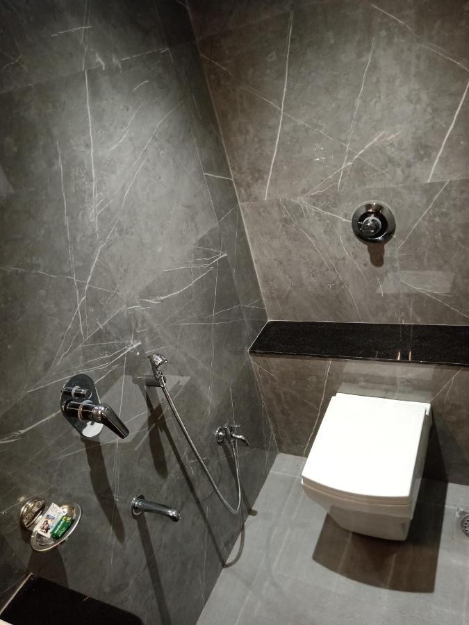 Hotel Suvarnam Residency Ahmednagar Esterno foto