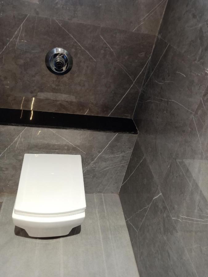 Hotel Suvarnam Residency Ahmednagar Esterno foto