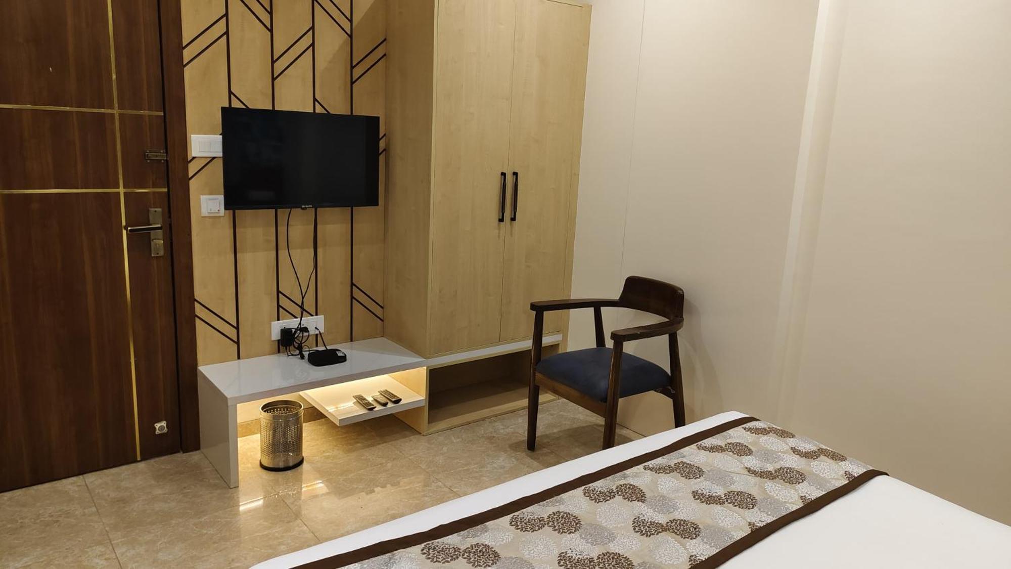 Hotel Suvarnam Residency Ahmednagar Esterno foto