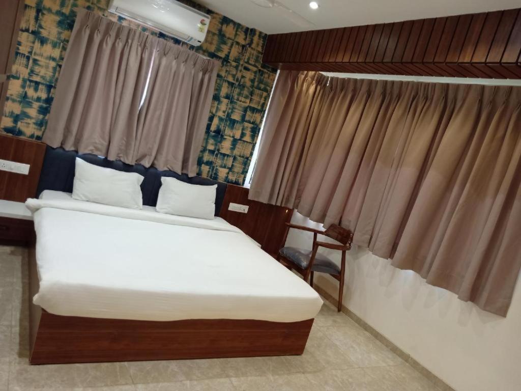 Hotel Suvarnam Residency Ahmednagar Esterno foto